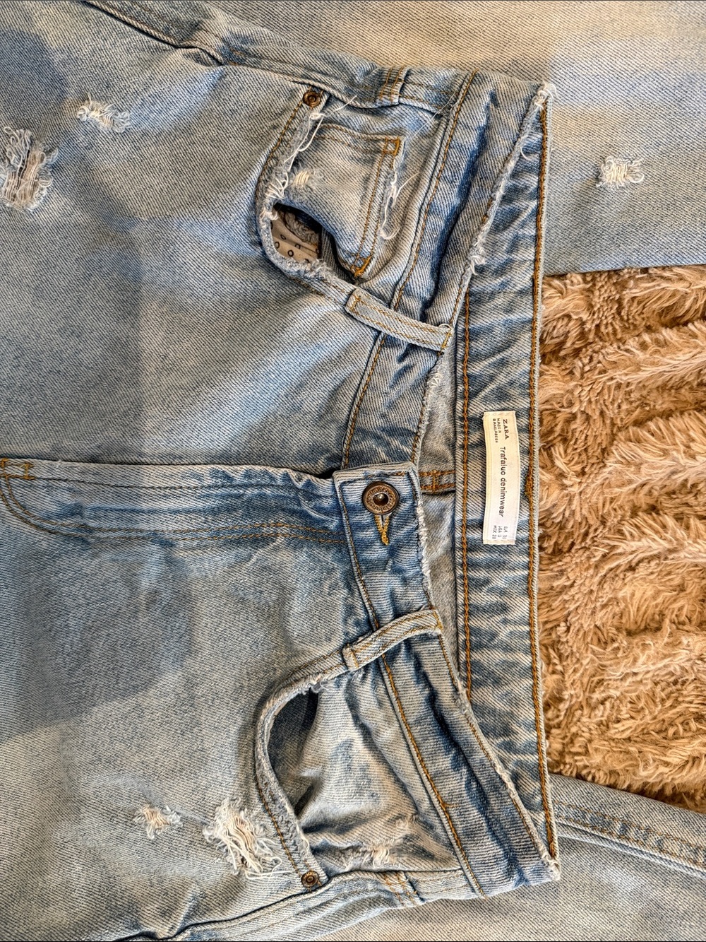 Zara Light Blue Distressed Cropped Jeans with Frayed Hem - Picture 3 of 3